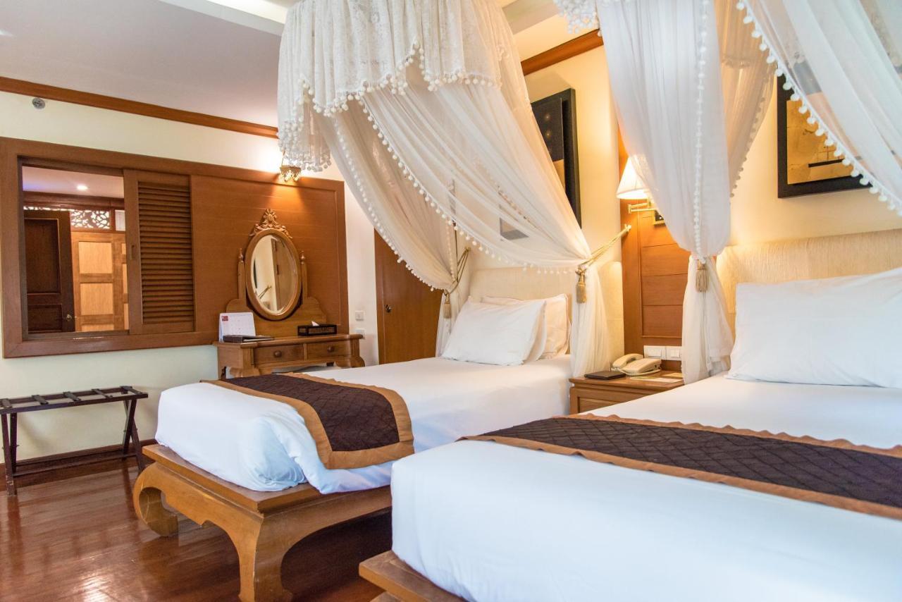 Lanna Deluxe Twin Room with Poolside