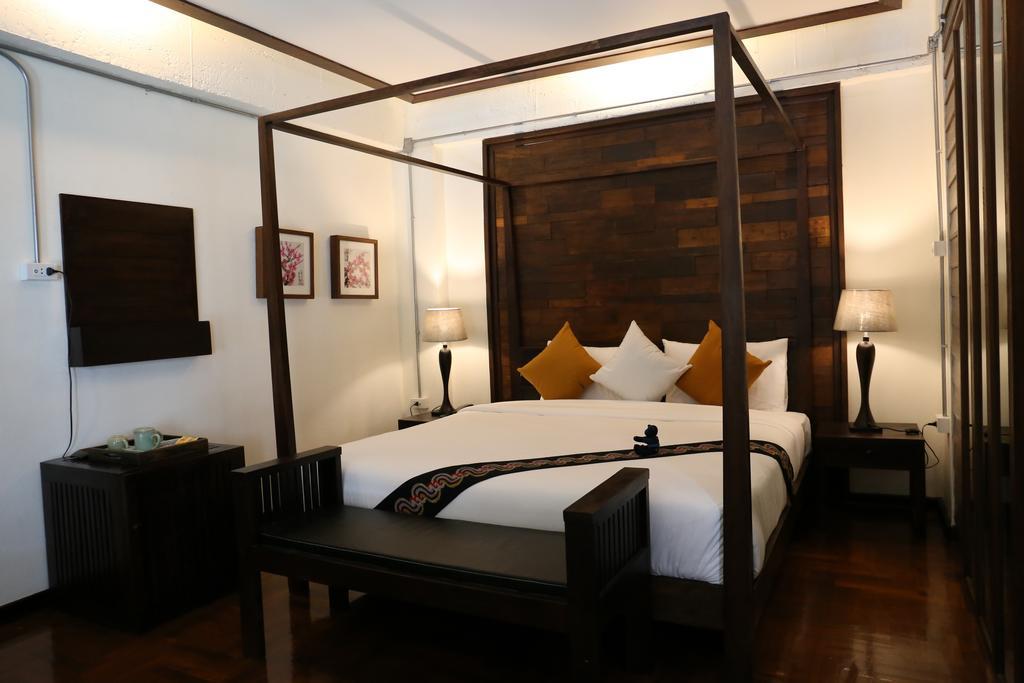 Deluxe Double Room,104740595:JPEG