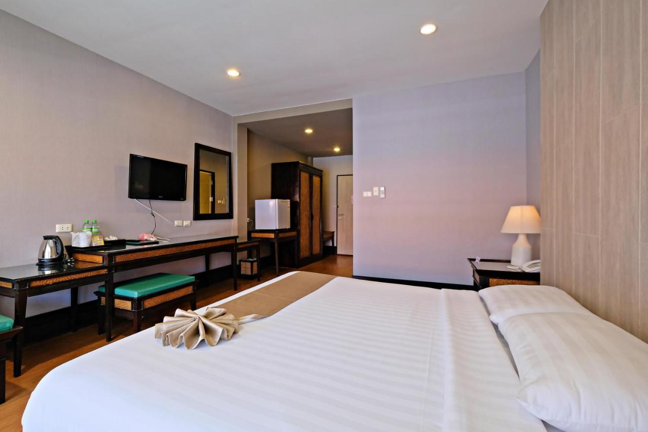 Superior Room with King Bed,1097570520:JPEG