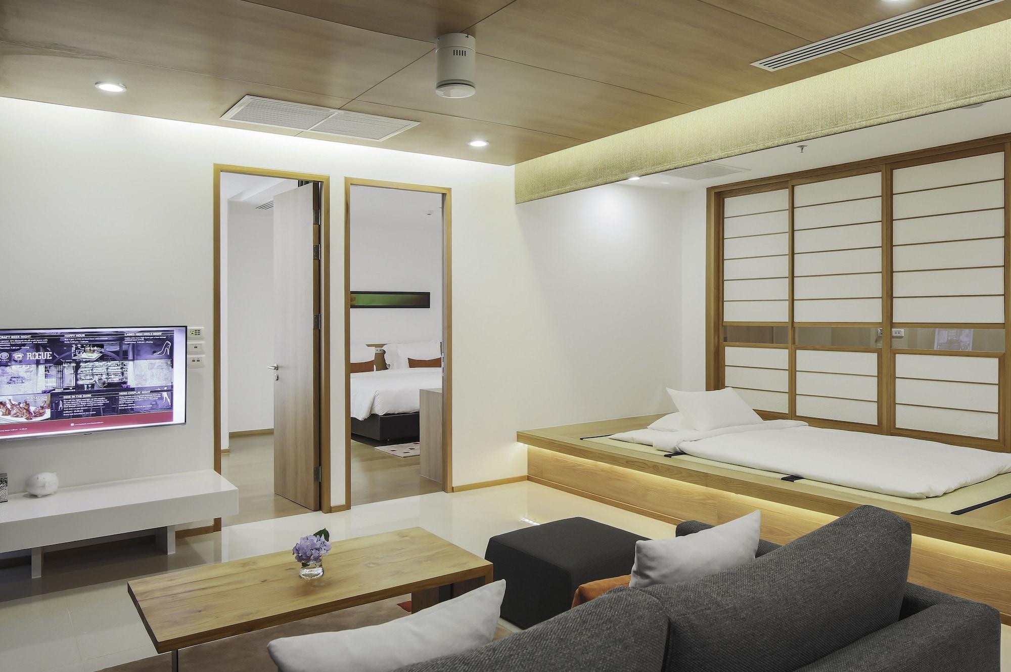 Two Bedroom Penthouse with Bathtub