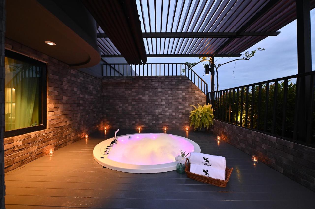 King Suite with outdoor Jacuzzi