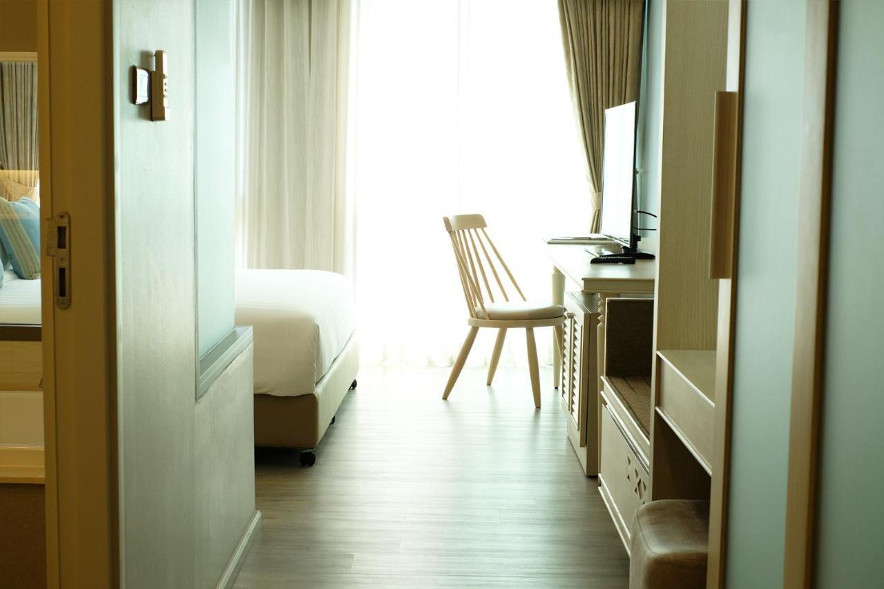 Suite with Pool View
