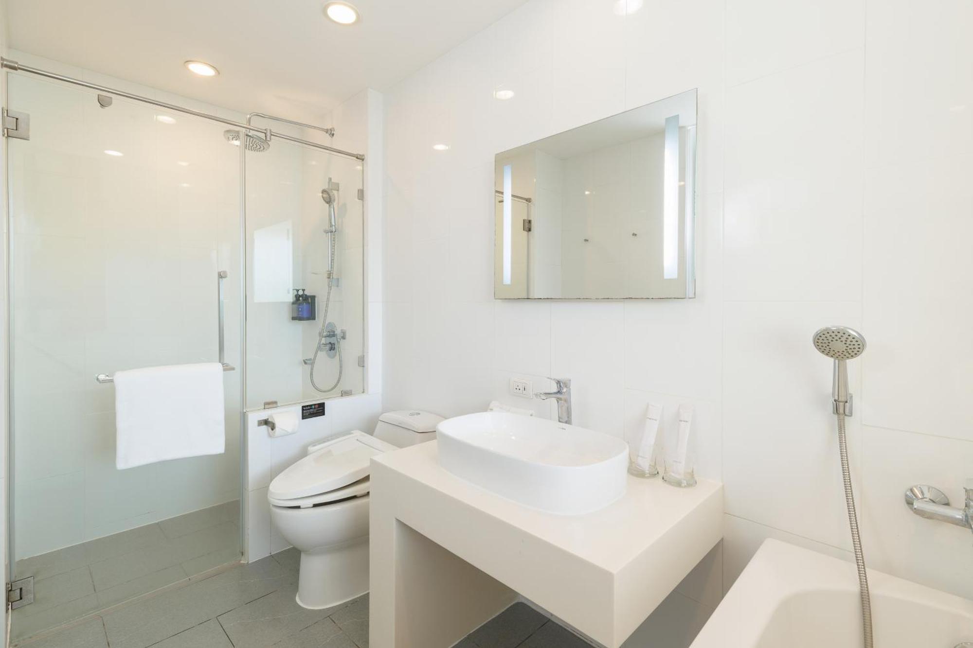 Junior Suite with Bathtub