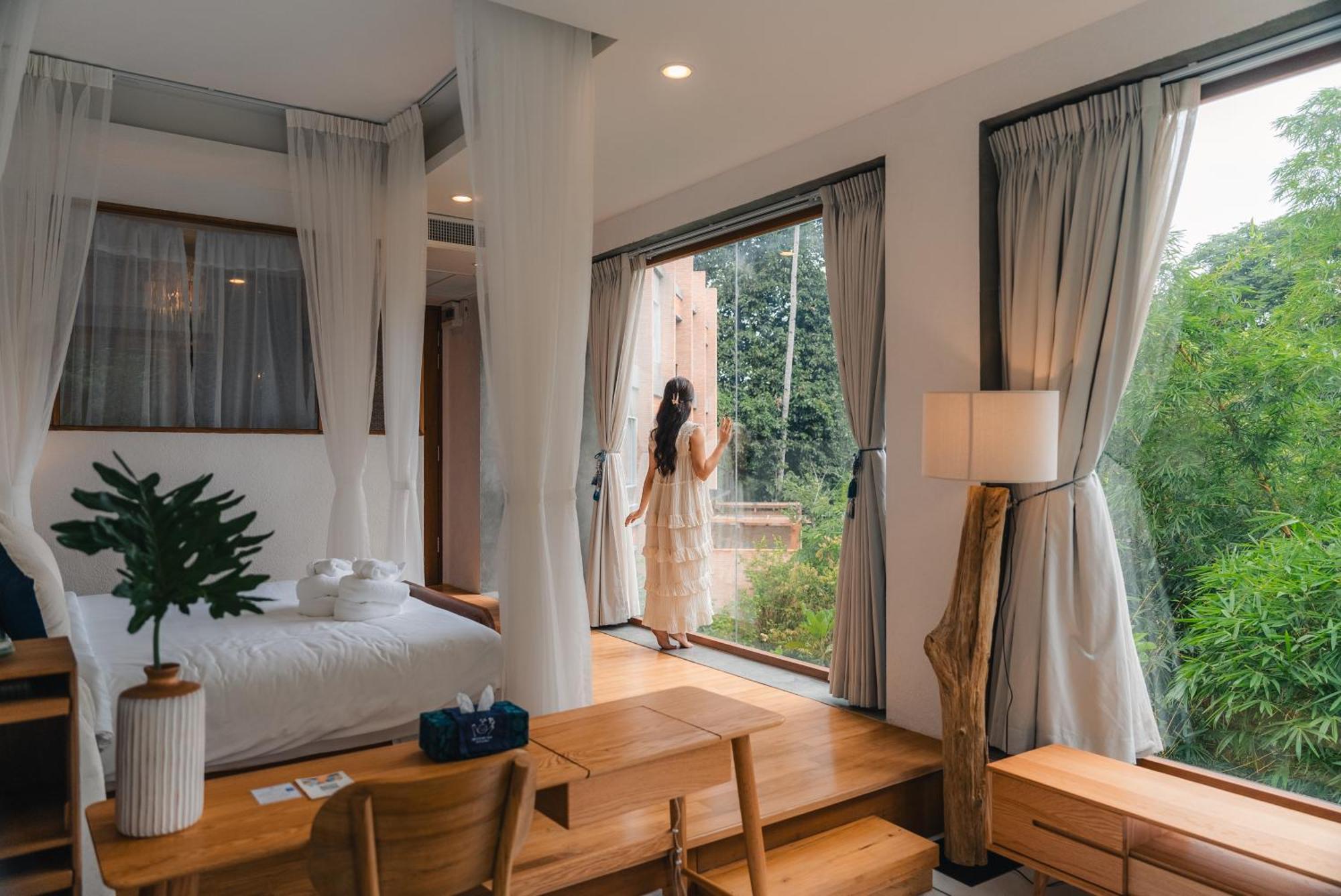 Honeymoon Grandview with Bathtub on The Balcony Room