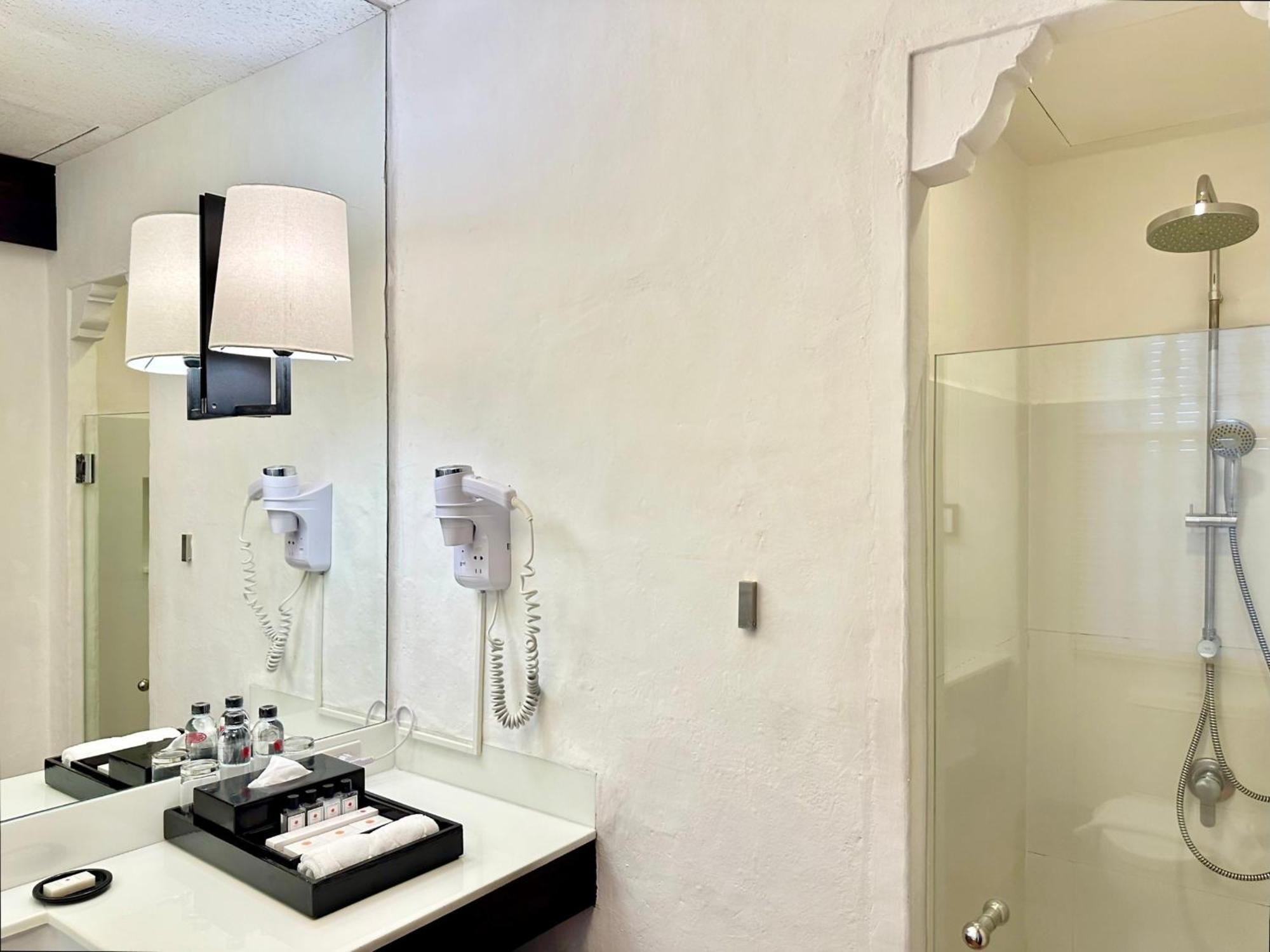 Deluxe Double Room Above 12 Years Old Only
