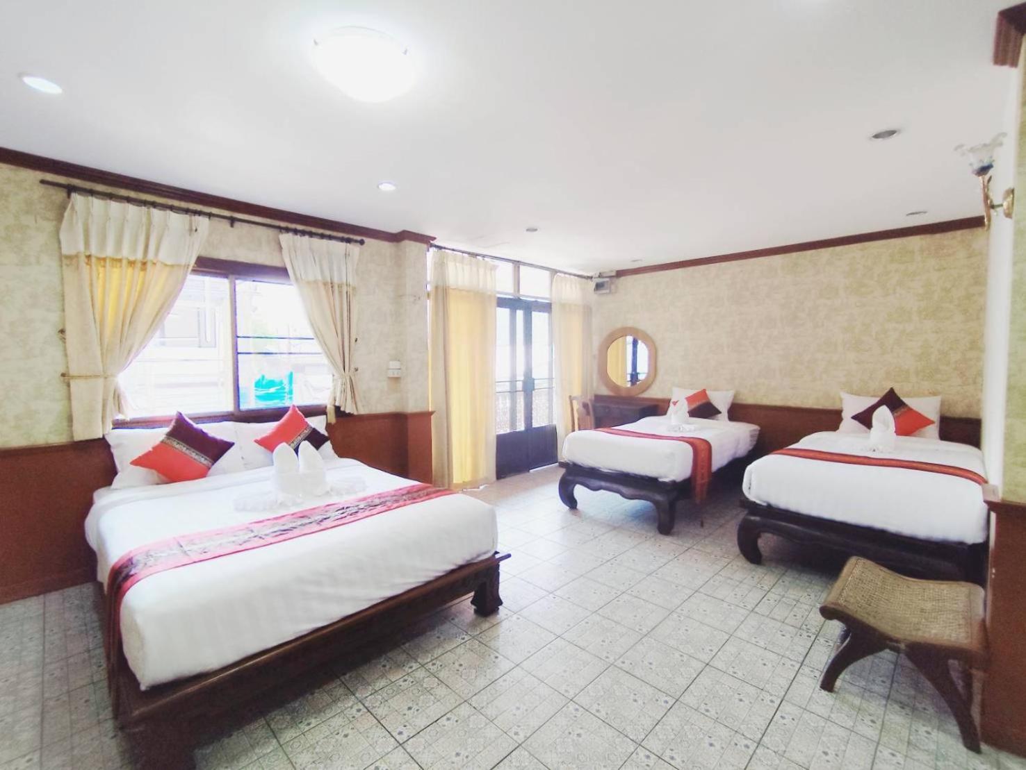 Deluxe Family Room