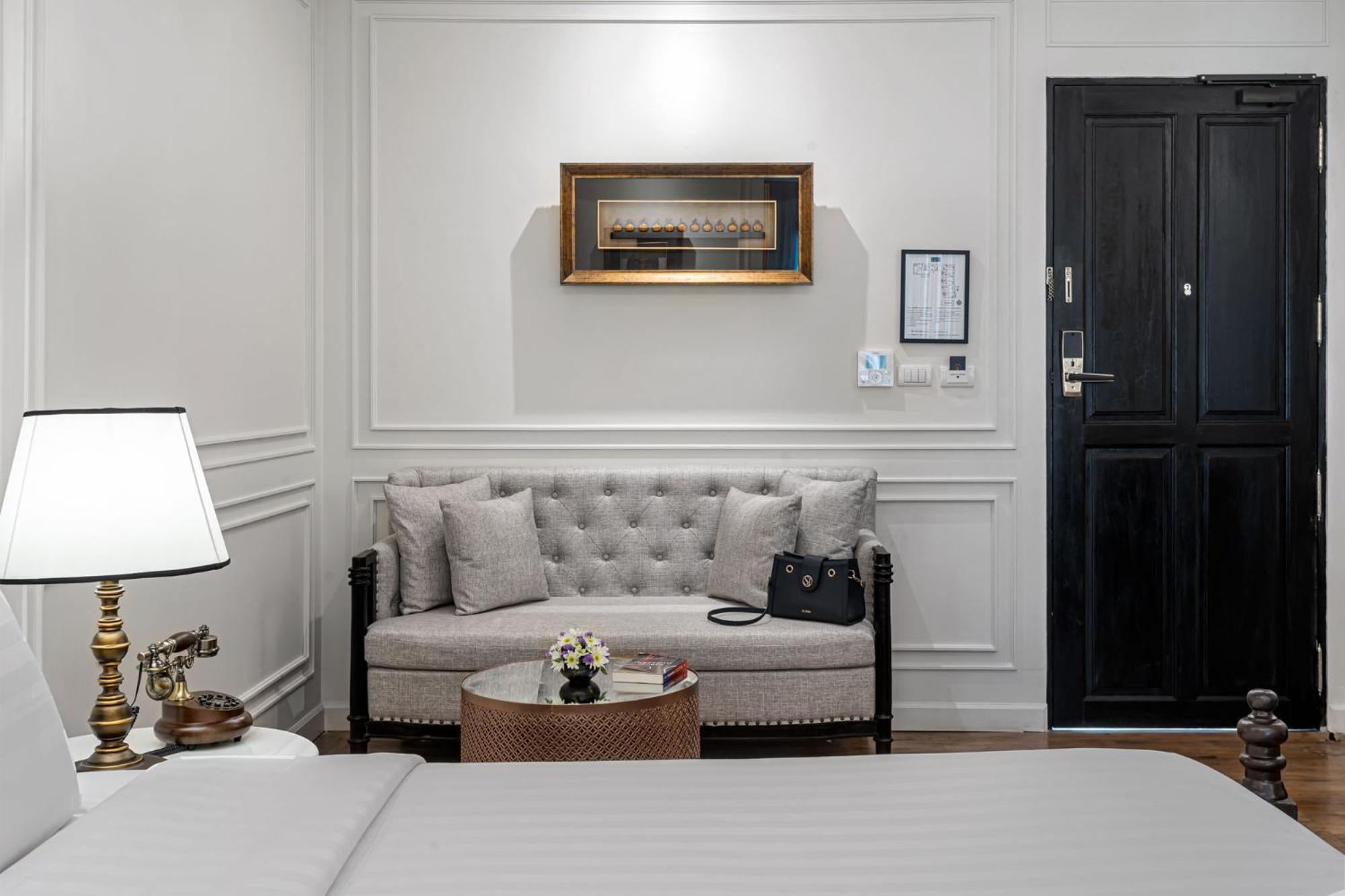 Deluxe River Twin Bed Room