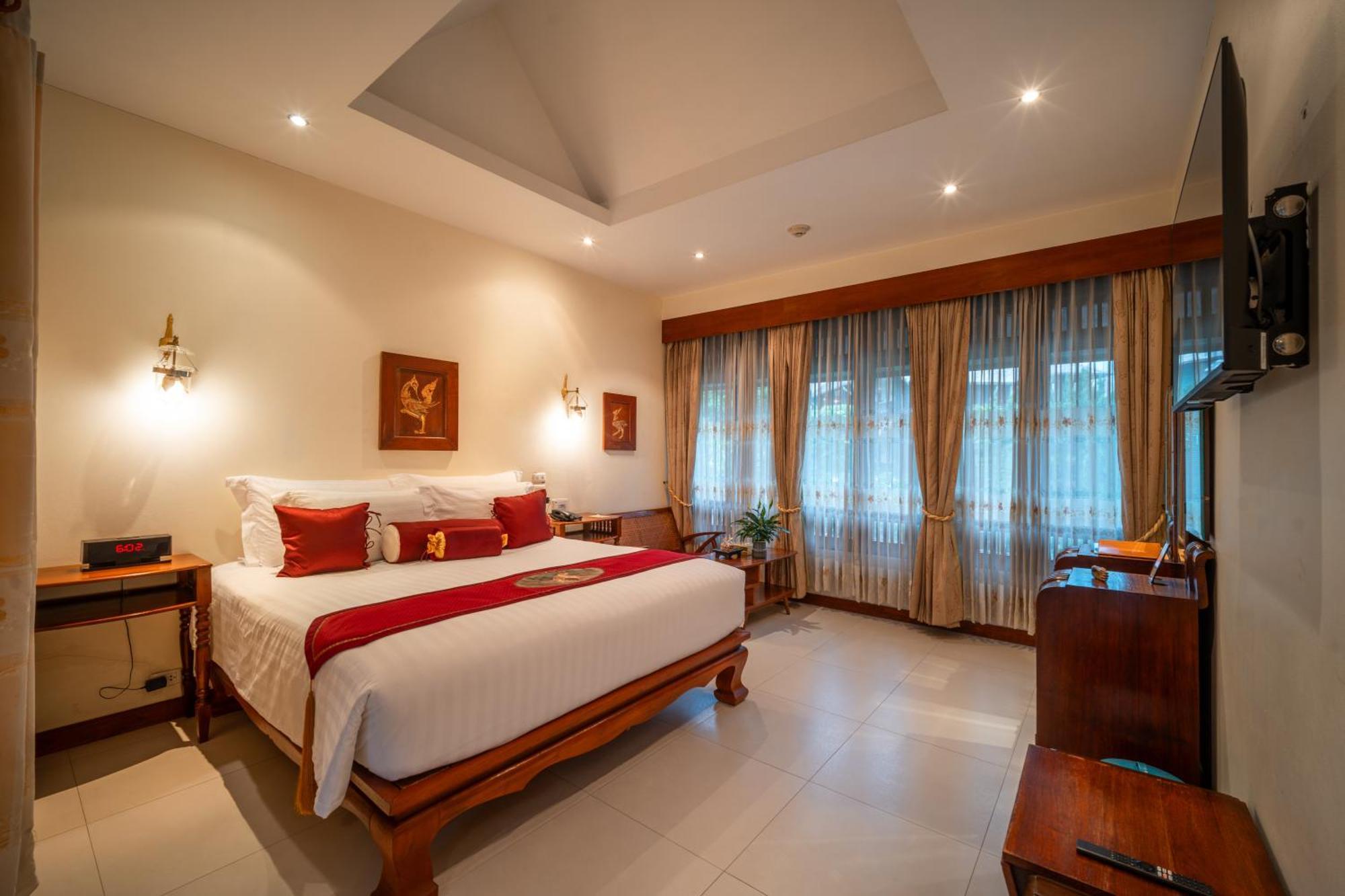Double Room with Pool View