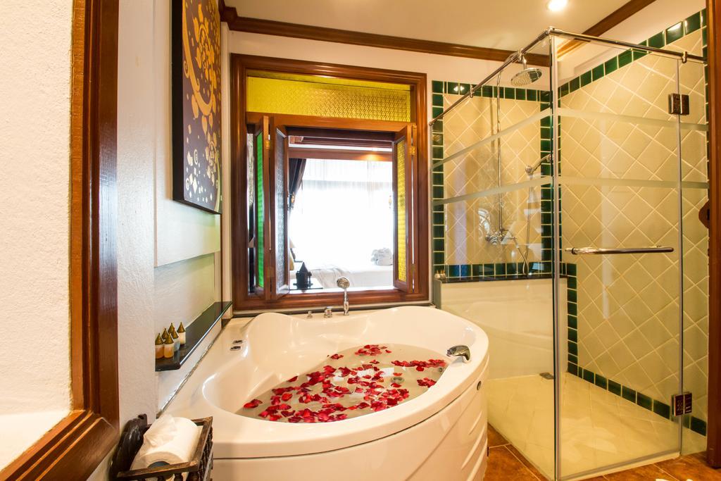Luxe Kamer met Kingsize Bed, Bubbelbad & Eigen Balkon