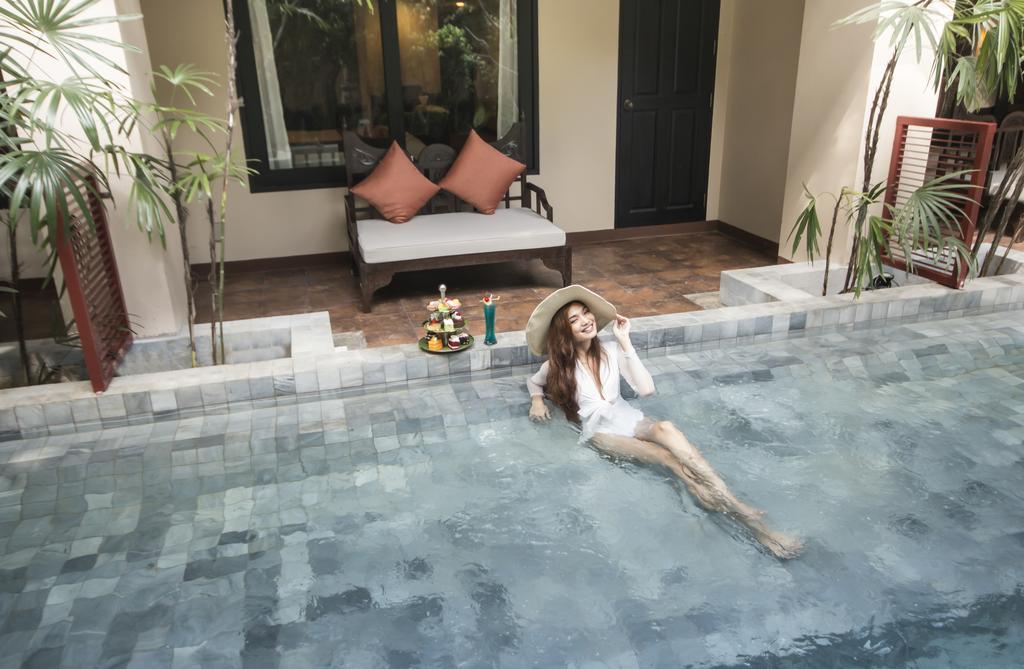 Deluxe Plunge Pool Access Double or Twin