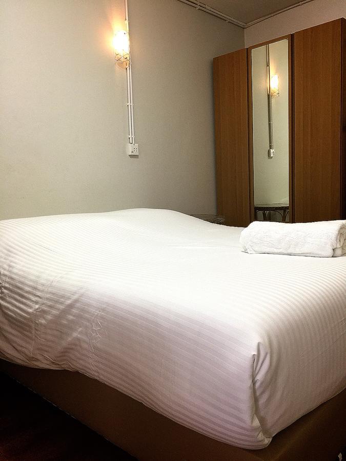 Deluxe Double Room (2 Adults + 1 Child)