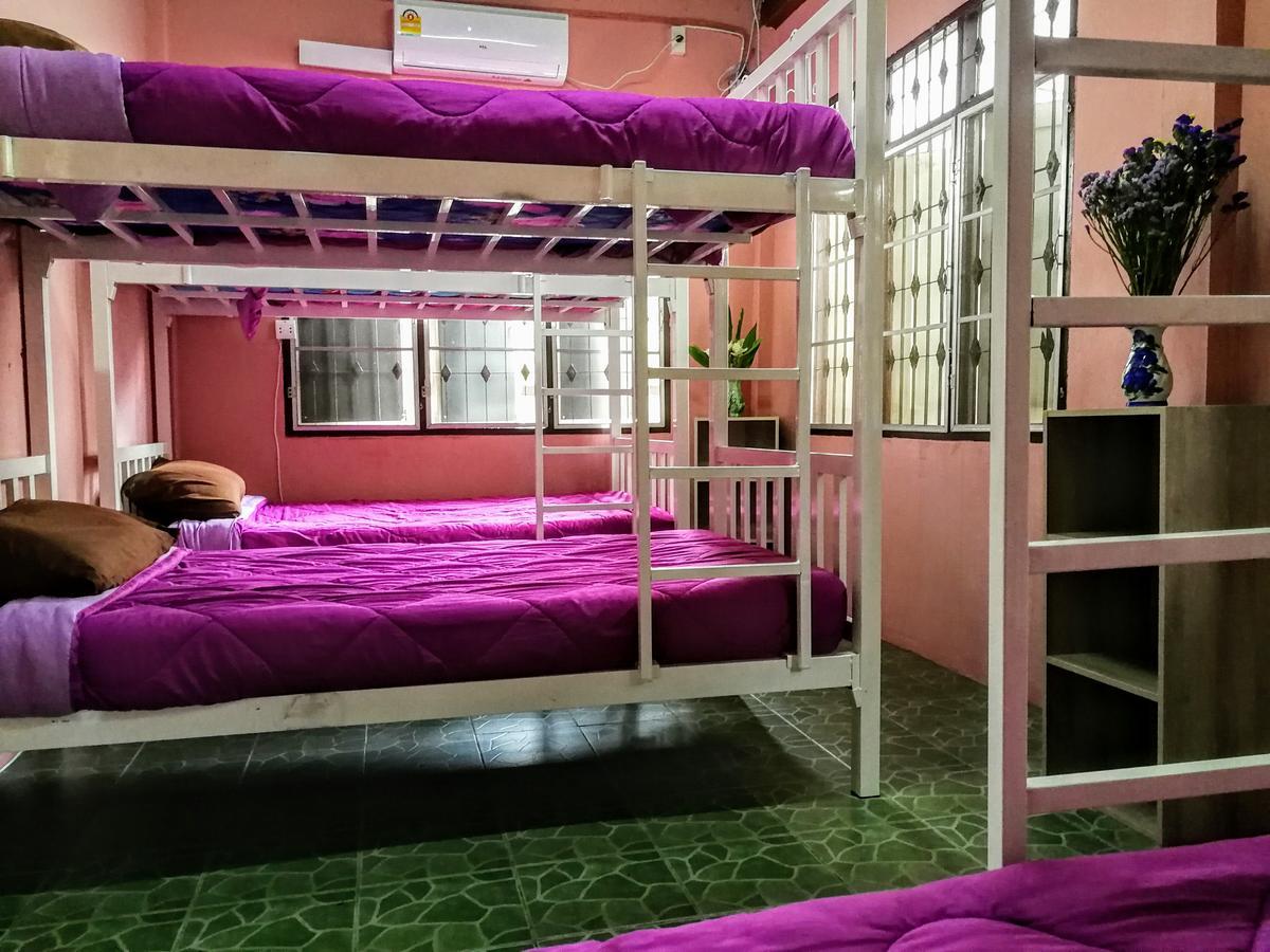 Bed in een Slaapzaal met 6 Bedden