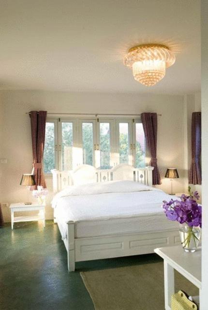 Grand Deluxe Mountain View Room Balcony & Bathtub