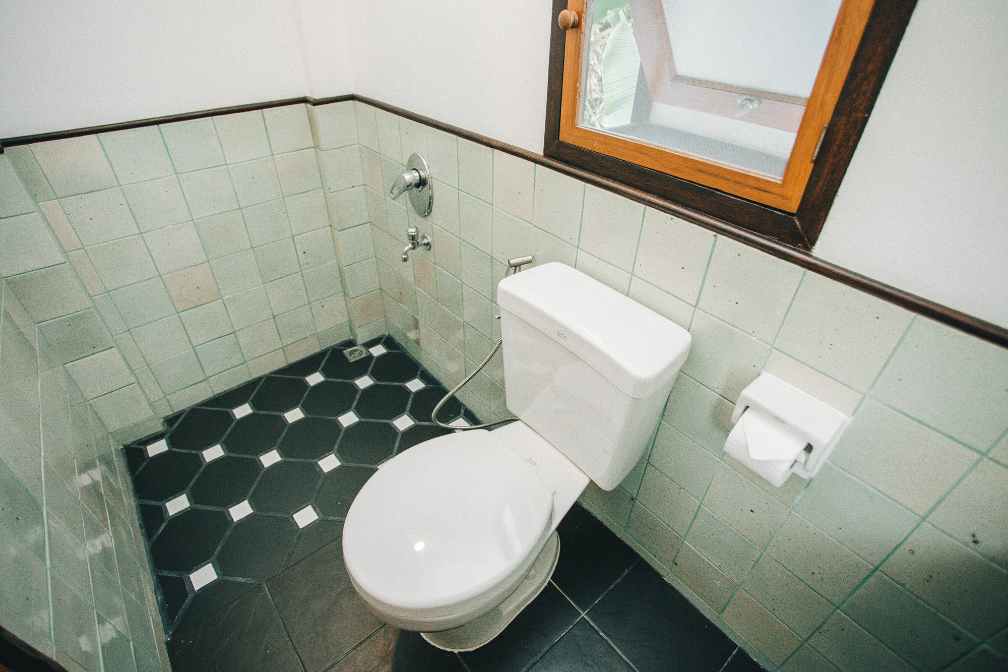 Tweepersoonskamer met 2 Aparte Bedden en Eigen Badkamer