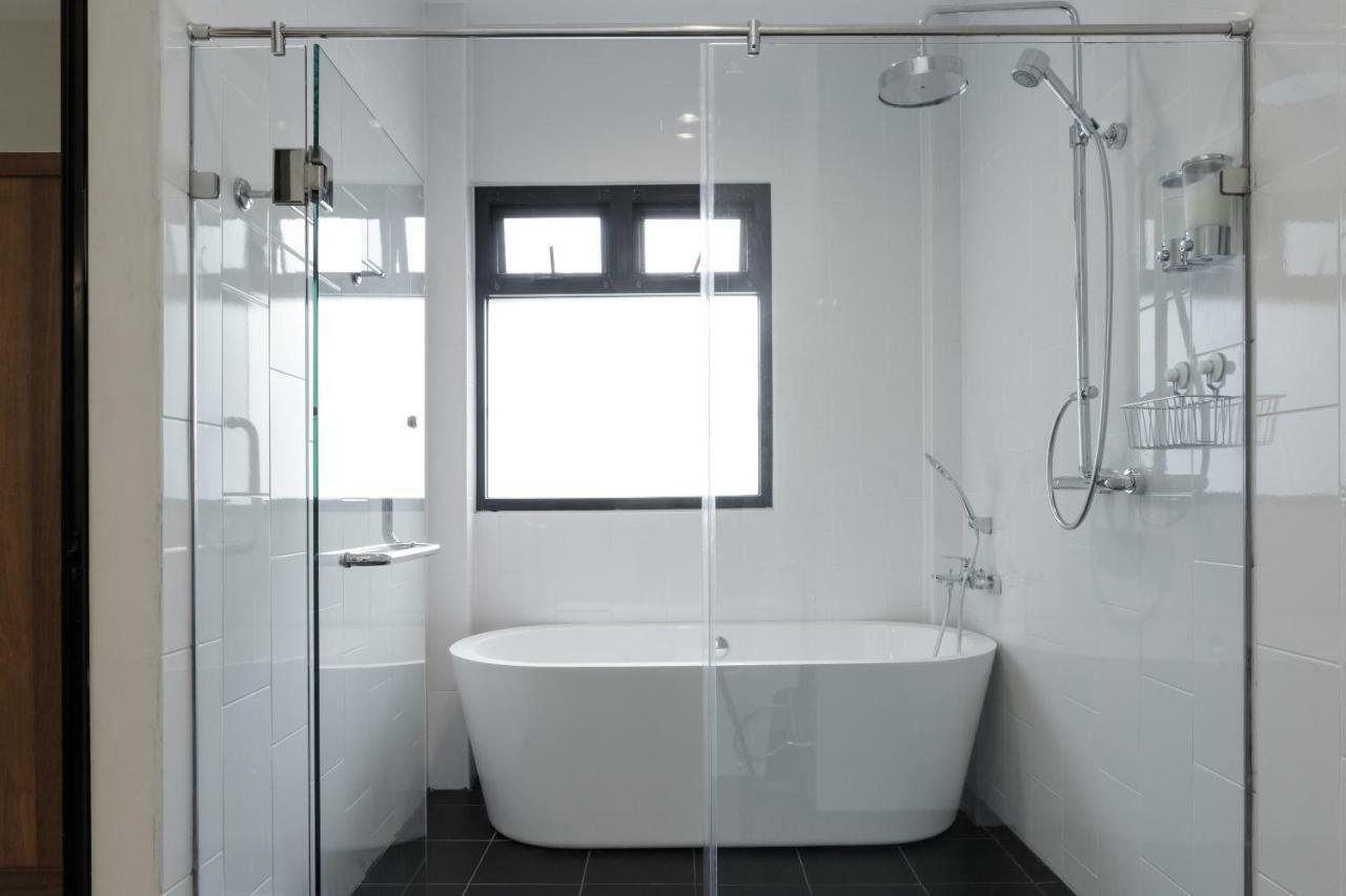 Quadruple Room with Bath Tub