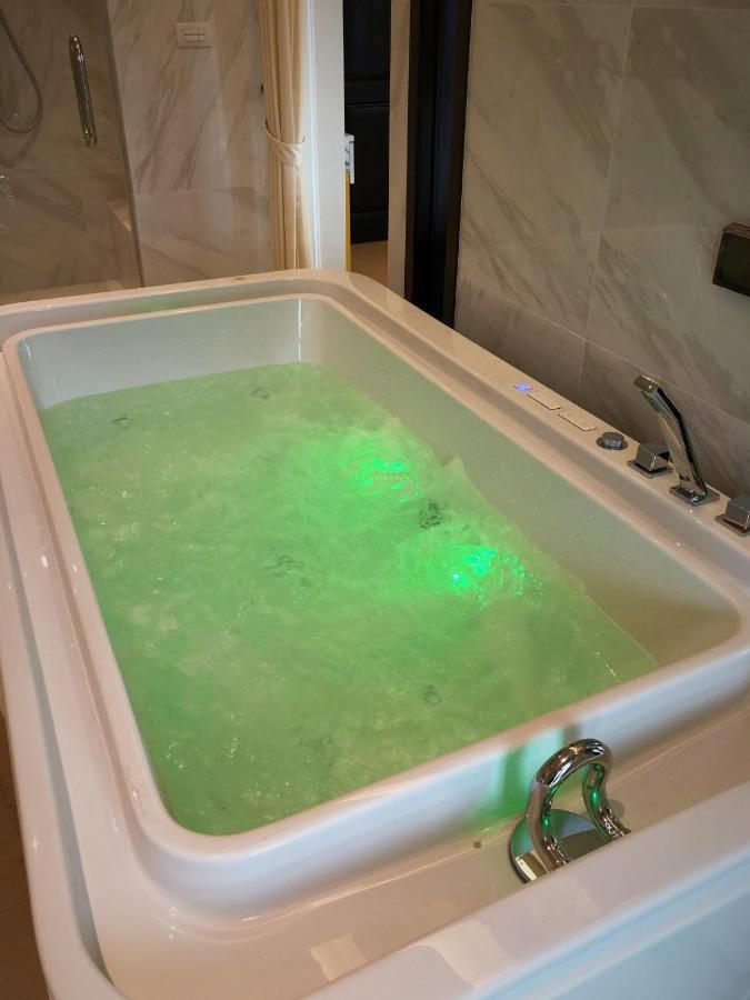 Chambre Lit King-Size avec Baignoire Spa
