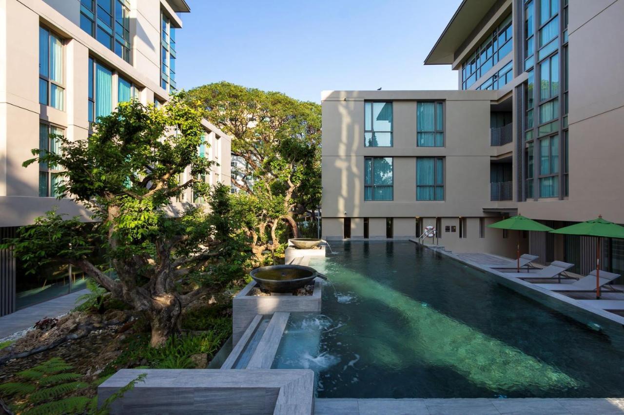 Deluxe Pool View Room