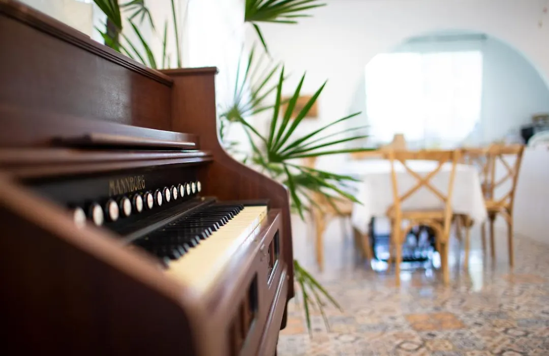 In The Heart Of The City. Spacious Five Bedrooms.-1
