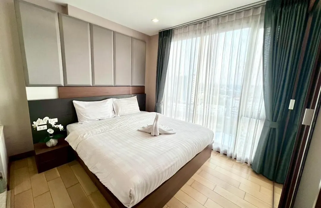 Deluxe 2-Bedroom Suite With Pool & Gym-1