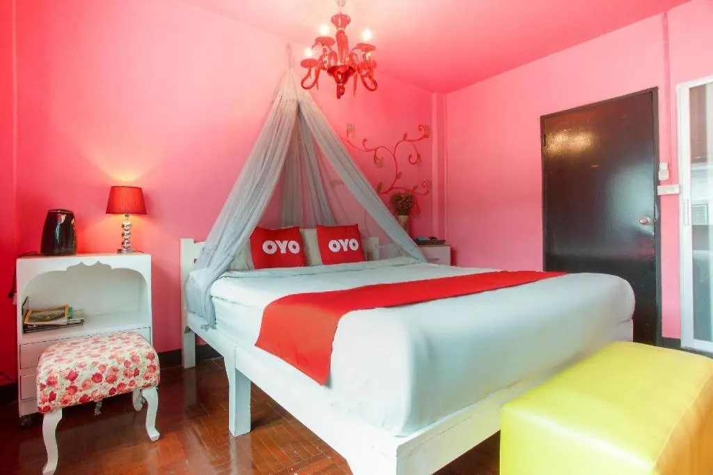 Oyo 75303 V Home Guesthouse Sunday Night Market-1