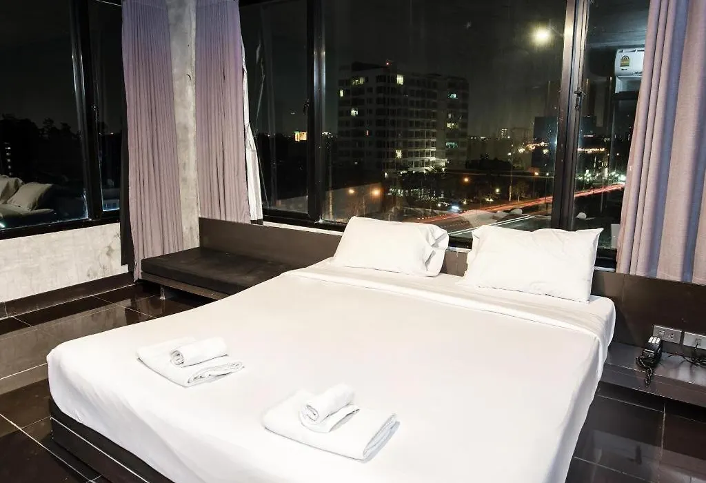 B2 Black Business And Budget Hotel-1