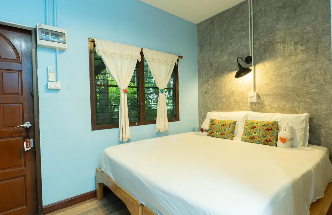 Retro At Phra Sing Guest House-1
