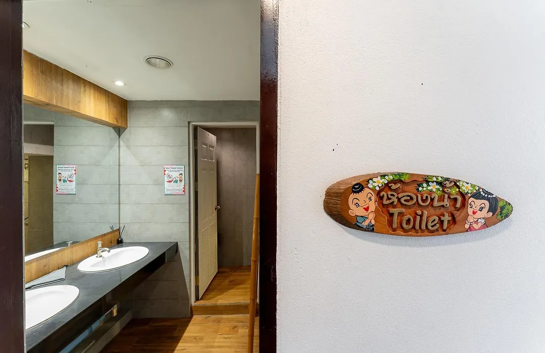 Ashi Poshtel-1