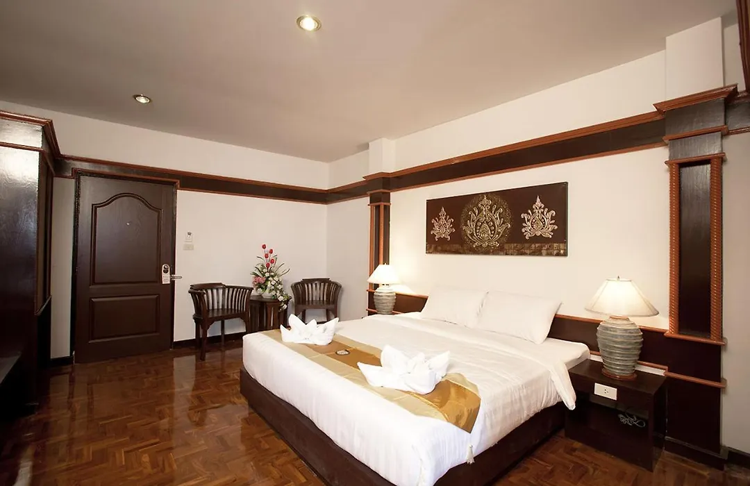 Bua Raya Hotel-1