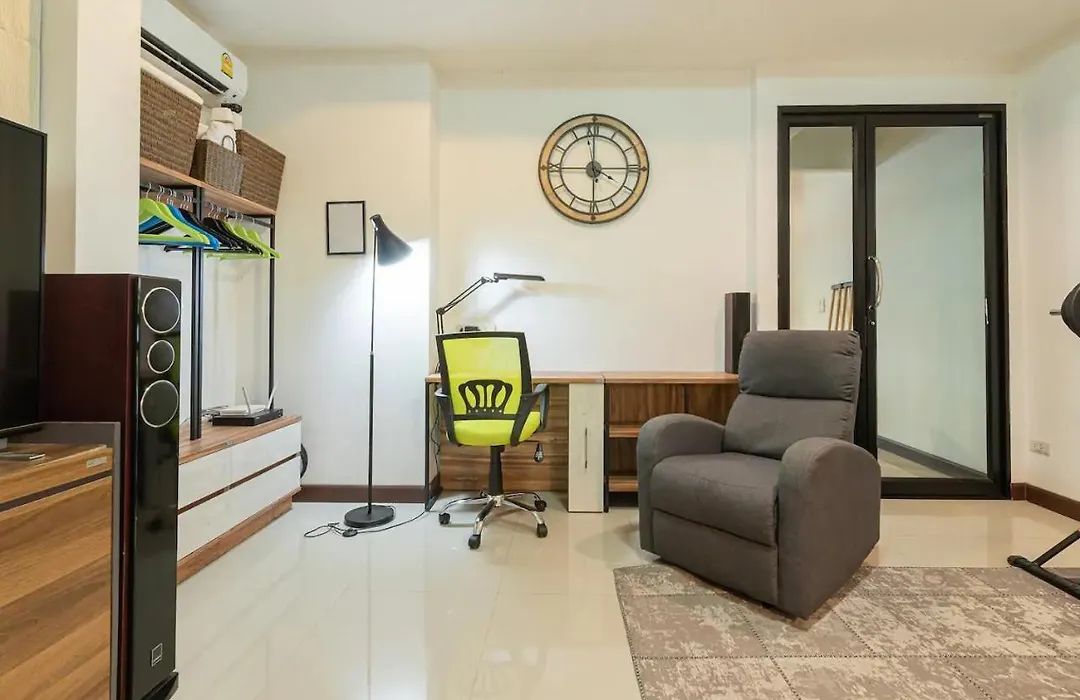 Loft Style Townhouse Near Old City-1