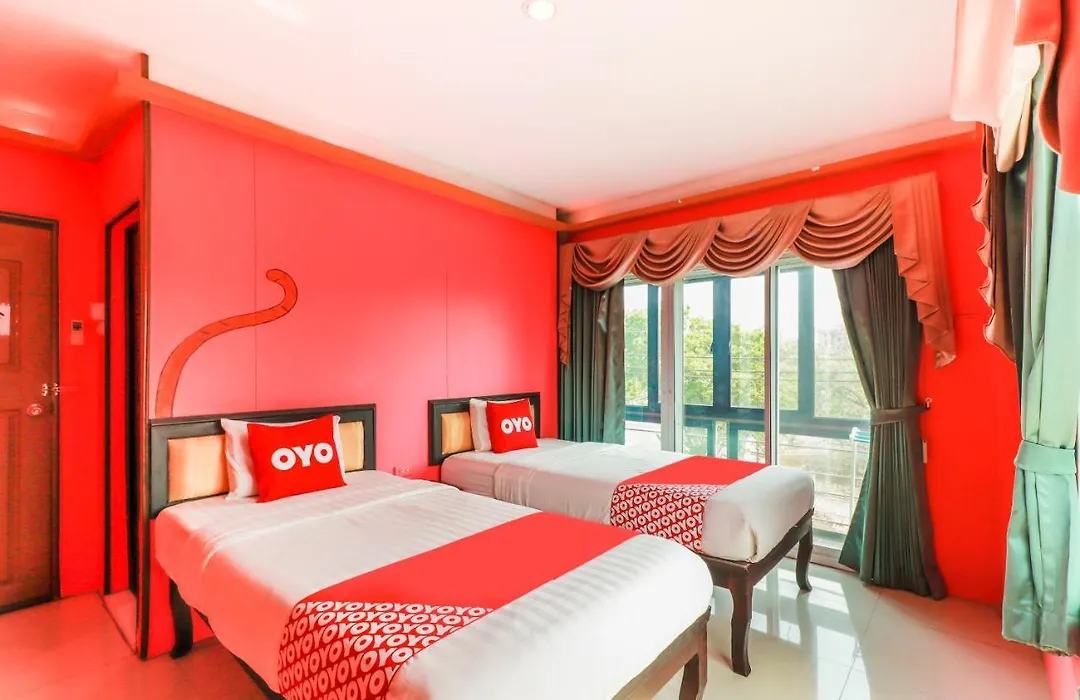 Oyo 768 First Station Hotel-1