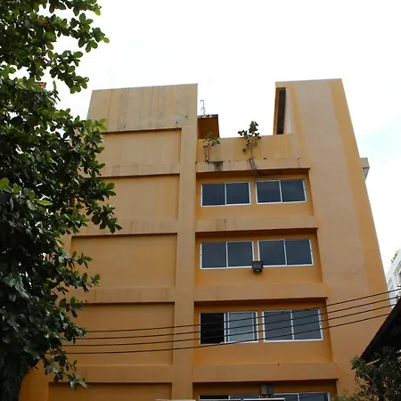 Oyo 75409 Premium The Family Hotel-2