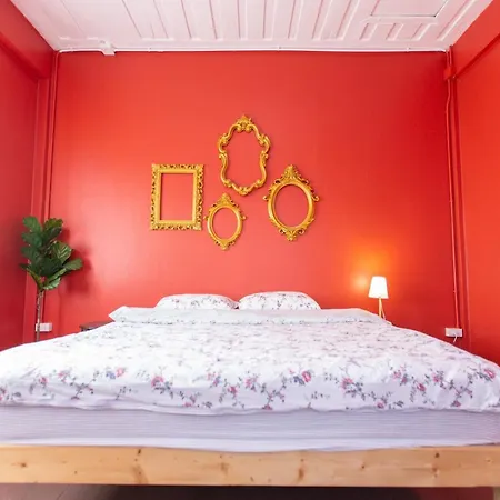 In The Heart Of The City. Spacious Five Bedrooms.-2