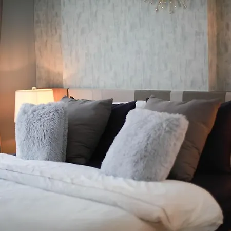 Luxury 2 Bedroom Apartment Fully Furnished Astra Sky River-3