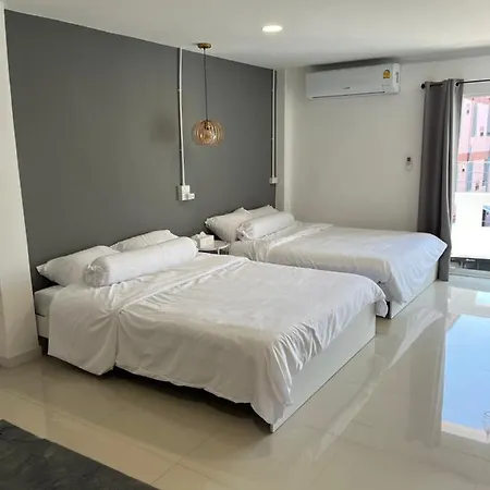 Rare 2 Queen Beds Urban Retreat-2