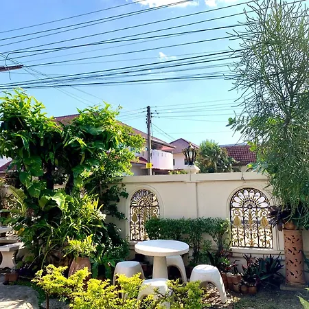 Cozy Homestay Near Airport & Shopping Malls-3