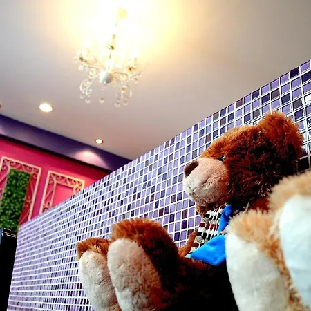 Uncle Bear'S Home-2