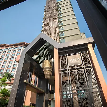 Luxury 2-Bedroom Condo With Pool & Gym-2