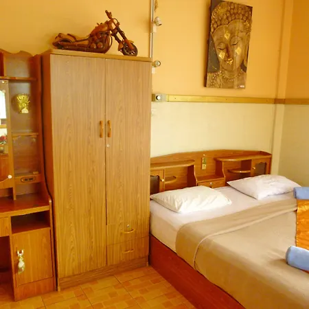 Hollanda Montri Guesthouse-3