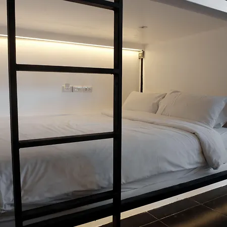 The Common Hostel (Adults Only)-3