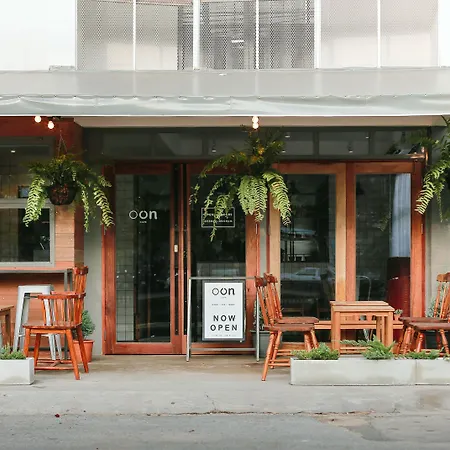 Oon Poshtel X Cafe-2