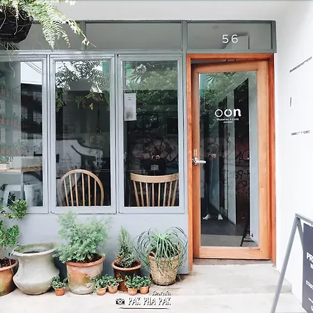 Oon Poshtel X Cafe-3