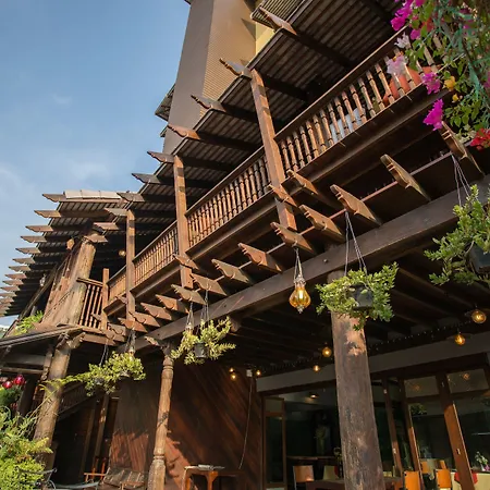 Night Bazaar Inn-2