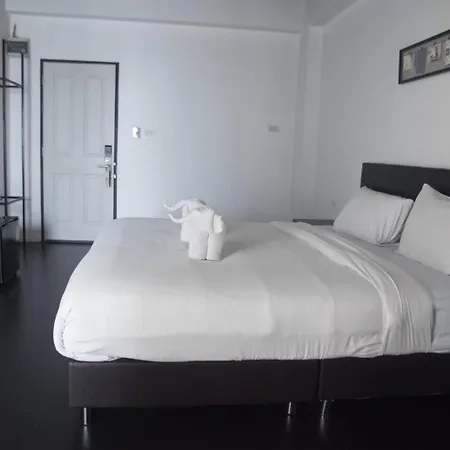 Azz Hotel-2