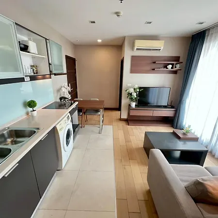 Deluxe 2-Bedroom Suite With Pool & Gym-2