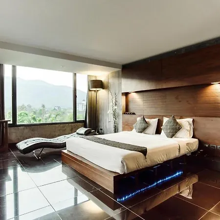 B2 Black Business And Budget Hotel-3