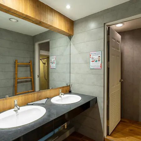 Ashi Poshtel-2