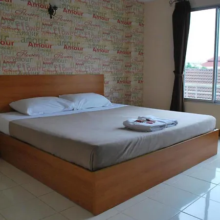 Malin Resident-2