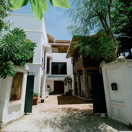 Mammoth Art Studio Pool villa in old city-3