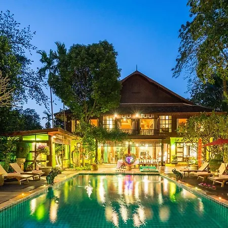 Riverside Exquisite Villa Living-3