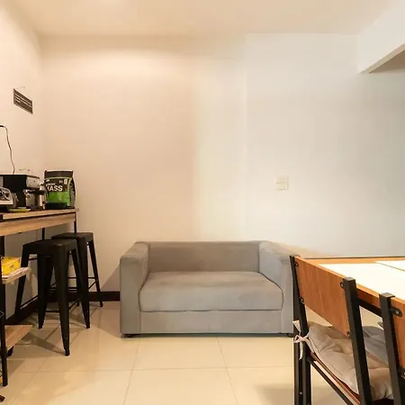 Loft Style Townhouse Near Old City-3